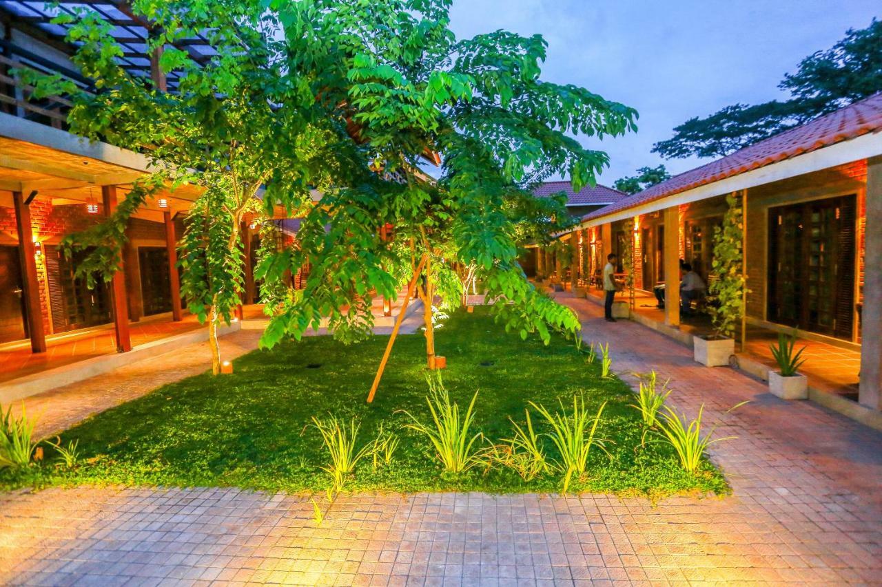 Olinia Airport Hotel 카투나야크 외부 사진