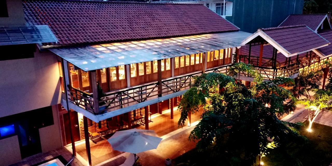 Olinia Airport Hotel 카투나야크 외부 사진