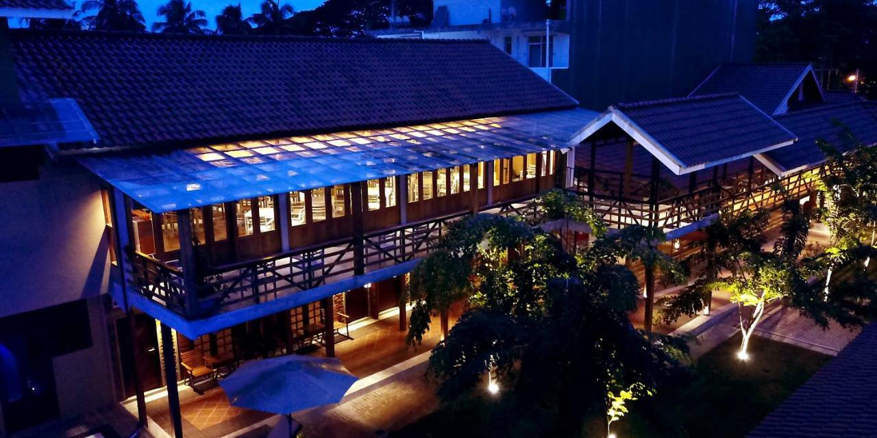 Olinia Airport Hotel 카투나야크 외부 사진